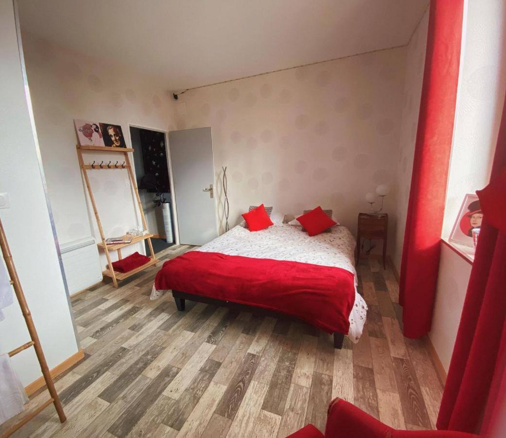 Chambres D'Hote Au Chapeau Claque Cabaret Gueugnon Kültér fotó