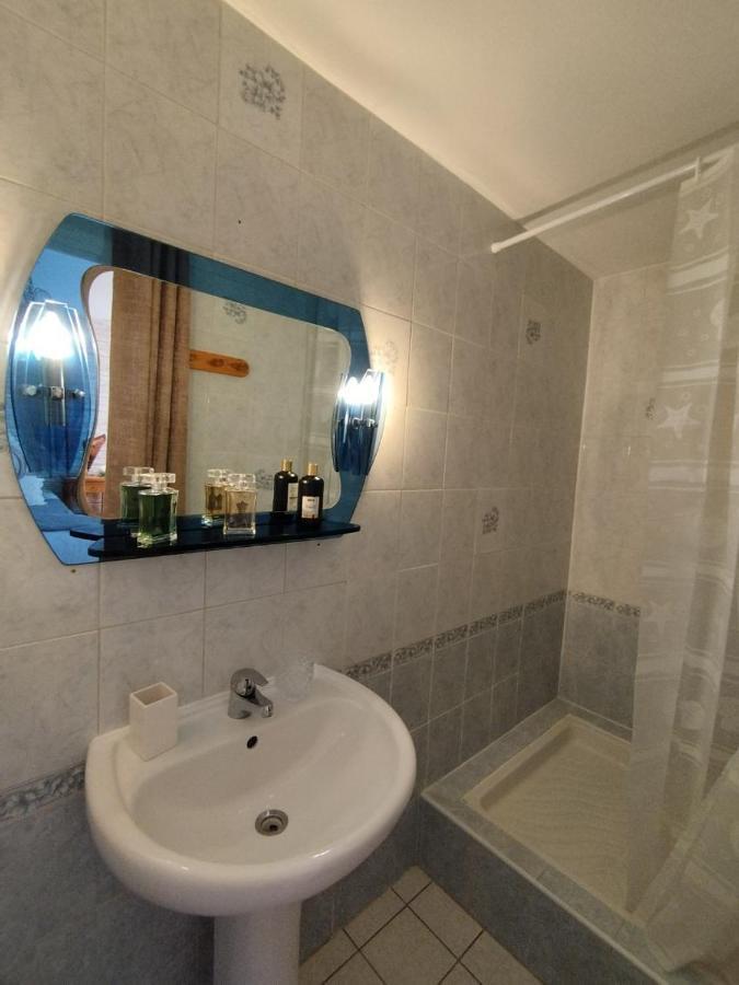 Chambres D'Hote Au Chapeau Claque Cabaret Gueugnon Kültér fotó
