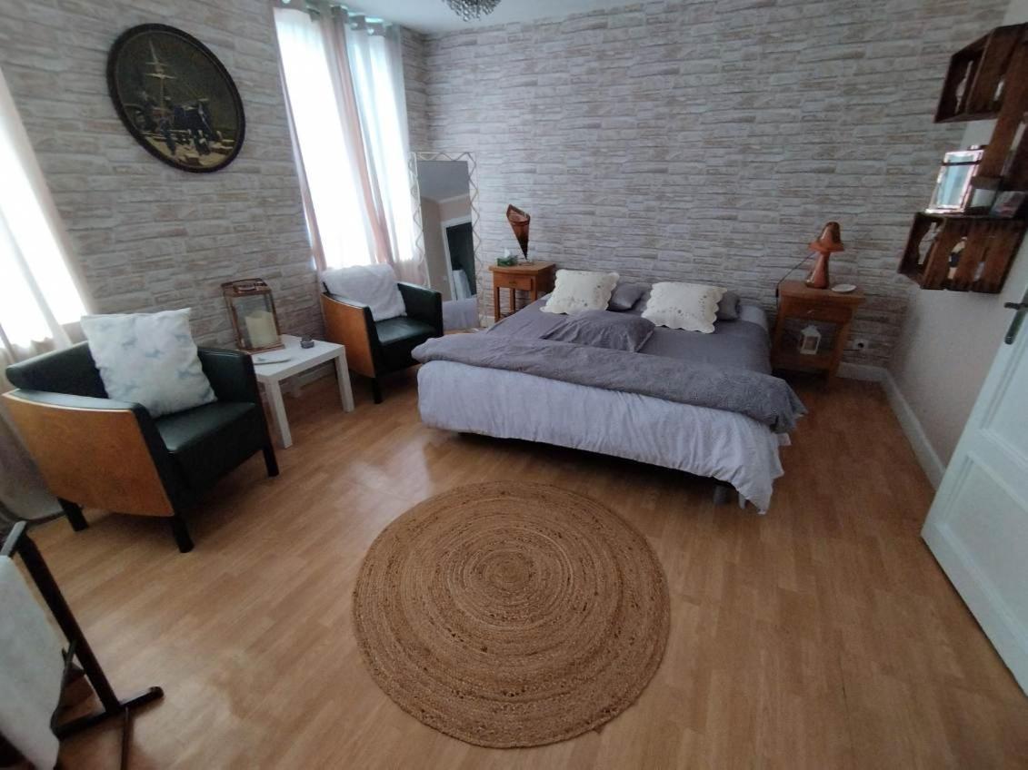 Chambres D'Hote Au Chapeau Claque Cabaret Gueugnon Kültér fotó